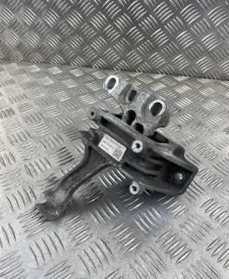 Engine mount bracket