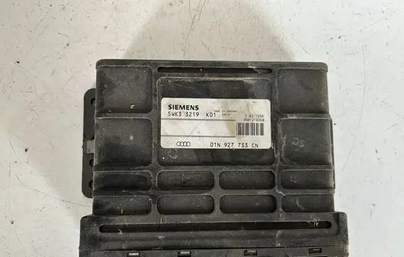 Volkswagen PASSAT B5 Gearbox control unit/module 01n927733cn