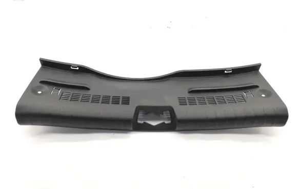 Trunk/boot sill cover protection