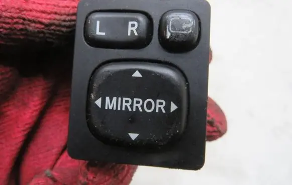 Toyota RAV 4 (XA30) Wing mirror switch KRIS235789