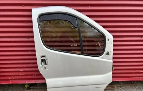 Opel Vivaro Front door