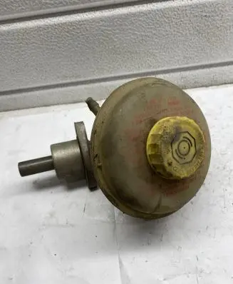 Brake fluid reservoir