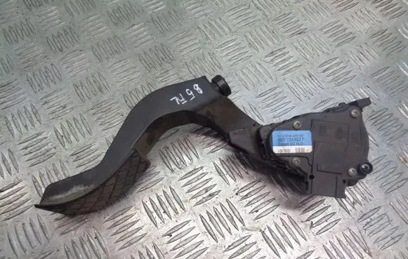 Volkswagen PASSAT B5.5 Accelerator throttle pedal 8D1723523F