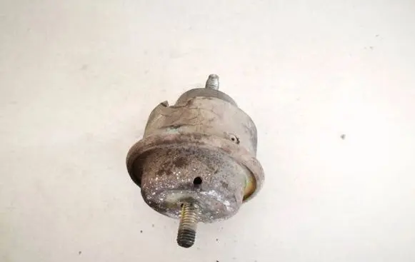 Peugeot 206 Engine mount bracket