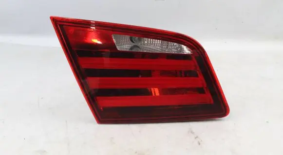 Tailgate rear/tail lights