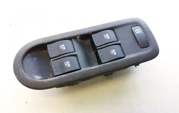 Renault Megane II Electric window control switch 156018070