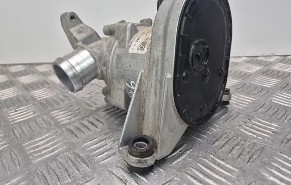 Mercedes-Benz E W213 Water pump A2642000301 M0107095