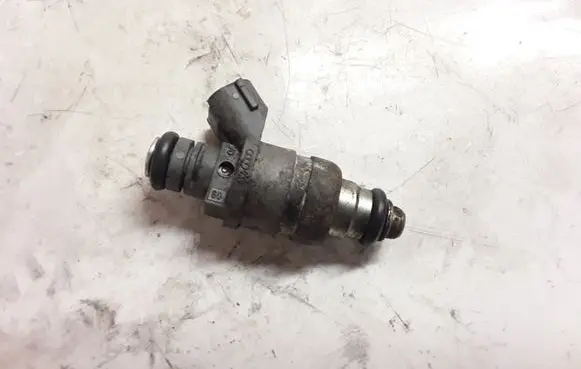 Audi A3 S3 8P Fuel injector 06A906031BT