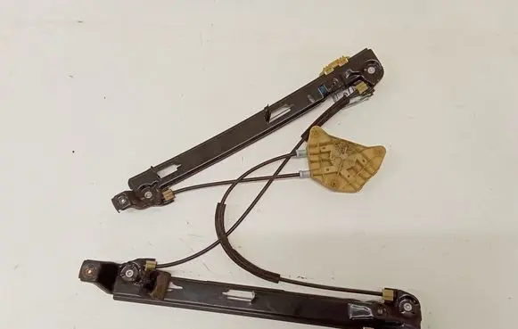 Seat Leon (1P) Door glass rail 984013