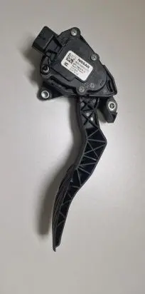 Nissan X-Trail T32 Accelerator throttle pedal 180024BA0B