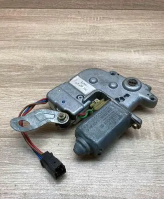 Volkswagen PASSAT B4 Sunroof motor/actuator 357877795 0130821812