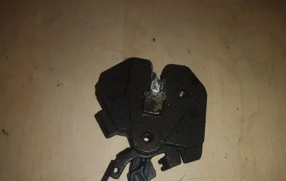 Volvo V70 Tailgate/trunk/boot lock/catch/latch 9483765 A25513