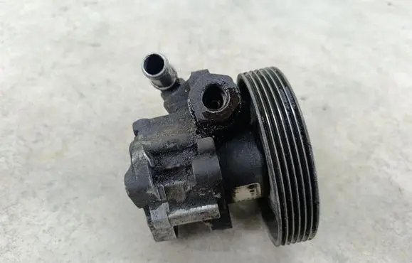 Peugeot 807 Power steering pump 9647983580