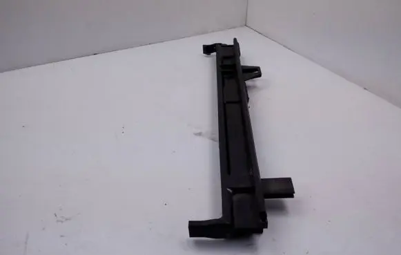 Mercedes-Benz CLA C117 X117 W117 Radiator mount bracket A2465011720 6947238