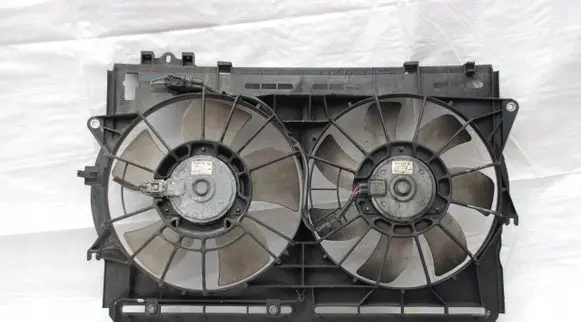 Toyota Corolla Verso AR10 Air conditioning (A/C) fan (condenser) 