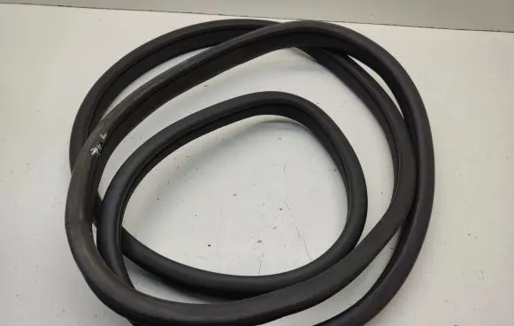 Mercedes-Benz ML W164 Front door rubber seal 208819