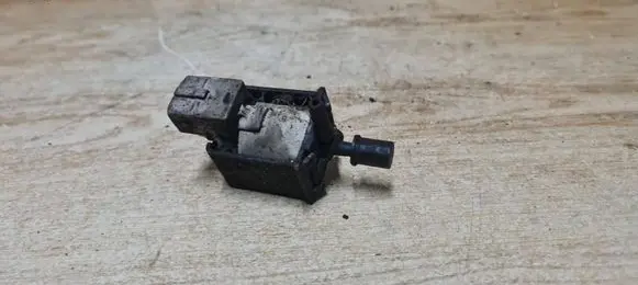 Volvo S40, V40 Vacuum valve 72159300