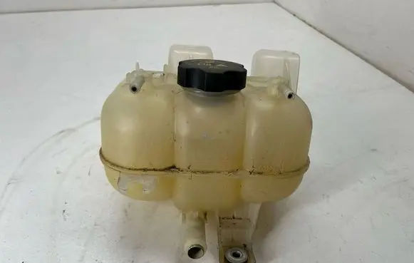 Chrysler Pacifica Coolant expansion tank/reservoir 68217323AA