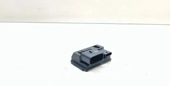 BMW 1 F20 F21 Glow plug pre-heat relay 8570087 0522120103
