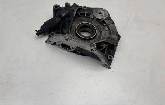 Audi A6 S6 C4 4A Oil pump 074115109