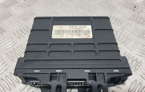 Audi A4 S4 B5 8D Gearbox control unit/module 01N927733DG 5WK33254