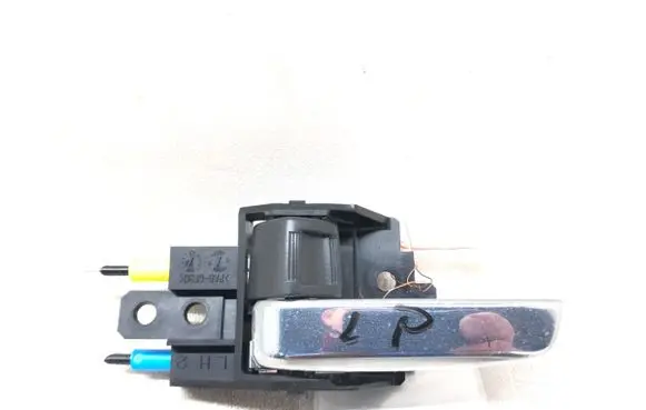 Mitsubishi Outlander Front door interior handle 