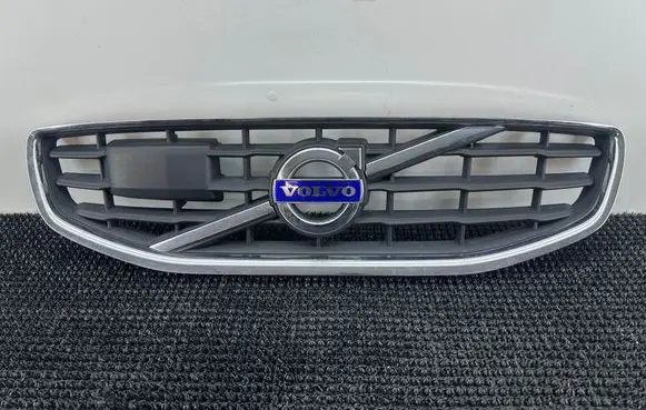 Volvo S60 Front bumper upper radiator grill 30795040 31290595 31328100