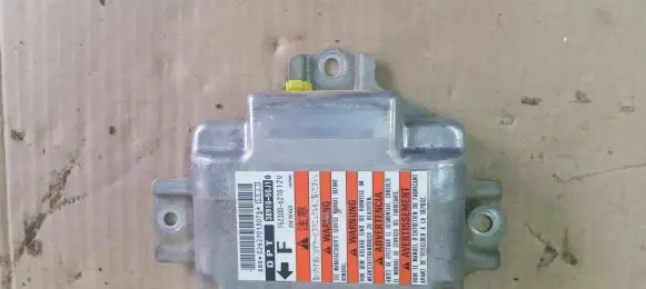 Suzuki Grand Vitara I Airbag control unit/module 38910-50J1