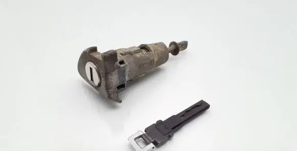 Volkswagen PASSAT B6 Front door lock (next to the handle) 3C0837168
