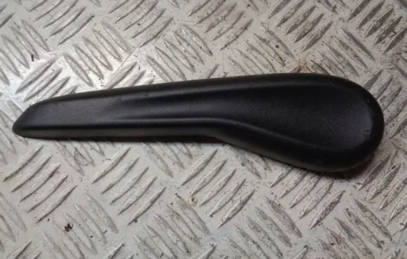 Peugeot 2008 I Seat back rest control lever/handle 