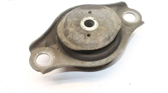 Fiat 500 Engine mounting bracket