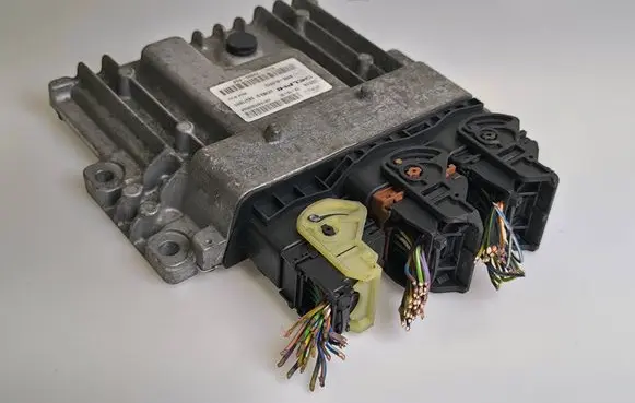 Ford Focus Engine control unit/module BV6112A650AGJ 10915A22820564 28371091