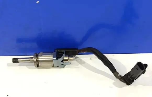 Volvo XC90 Fuel injector 31336653 V132371HAA