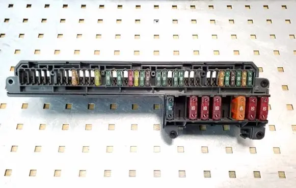 BMW 5 E60 E61 Fuse module 693245201