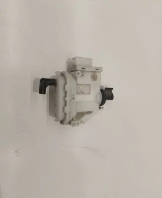 Volkswagen PASSAT B3 Central locking vacuum pump 357862153H