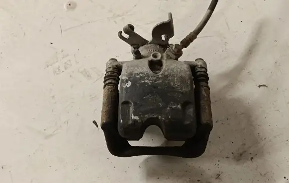 Opel Insignia A Rear brake caliper