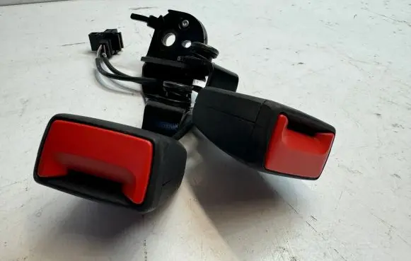 Audi A6 S6 C8 4K Middle seatbelt buckle (rear) 4K8857739