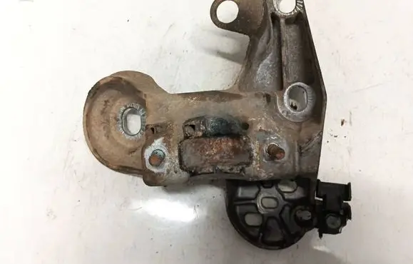 Audi A4 S4 B5 8D Engine mounting bracket 4b0199352