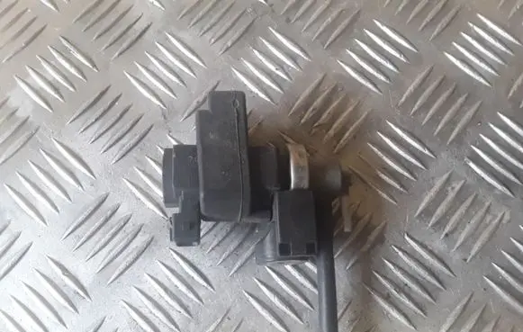 KIA Carens II Turbo solenoid valve 70027200