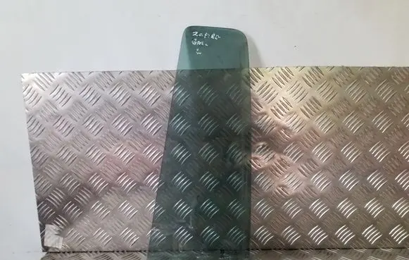 Opel Zafira A Rear vent window glass 