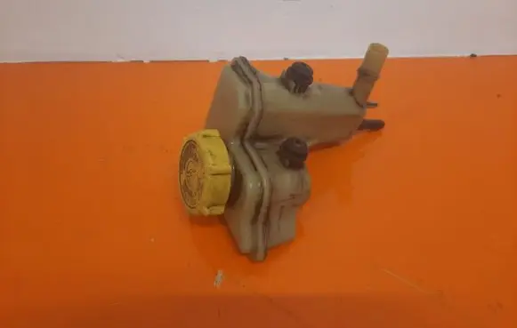 Ford Fiesta Power steering fluid tank/reservoir
