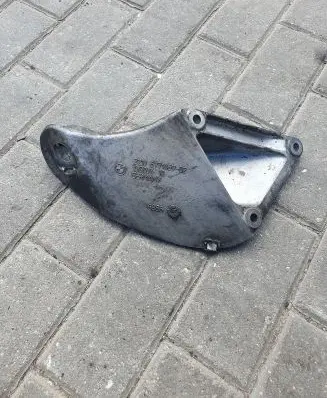 BMW 5 E60 E61 Engine mounting bracket 6771069 6886 13807410