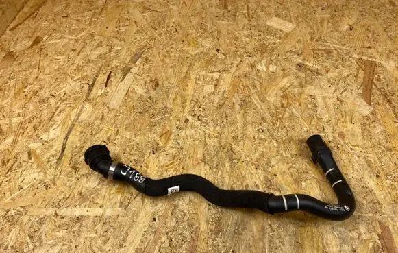 BMW 1 F40 Engine coolant pipe/hose 6832801