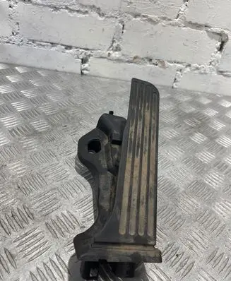 Volkswagen Golf Plus Accelerator throttle pedal 1K1723503M