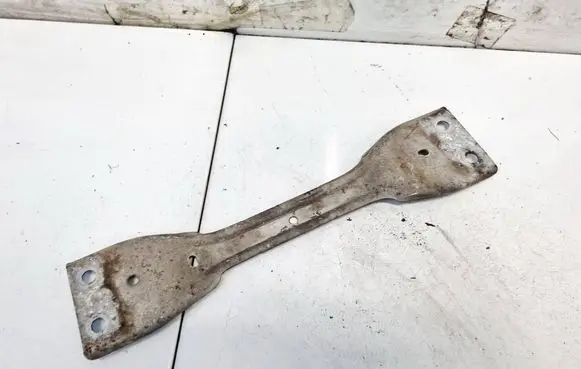 Engine mounting bracket