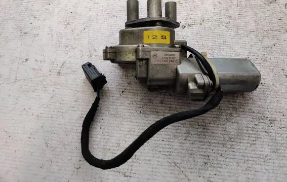 Volkswagen Transporter - Caravelle T5 Sliding door latching motor 7H0843766C