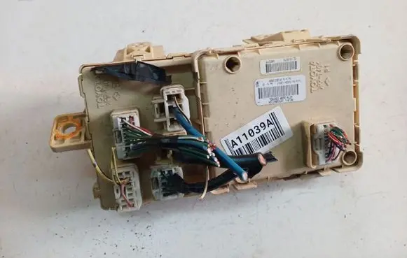 Toyota Avensis T250 Fuse box set 