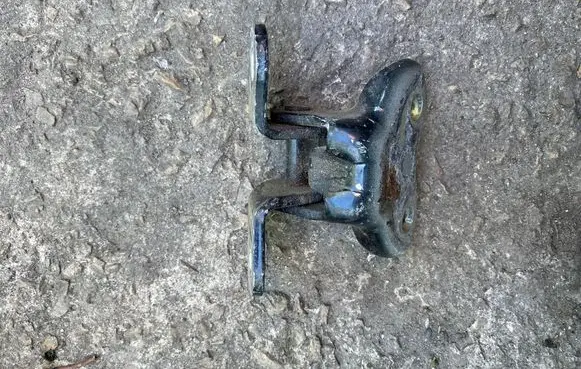 Toyota Avensis T270 Engine bonnet/hood lock/latch loop/hook ES03