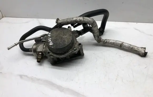 Audi A4 S4 B8 8K Fuel injection high pressure pump 06H127025K 0261520055 1000493408