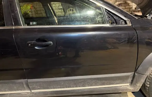 Volvo XC70 Front door 